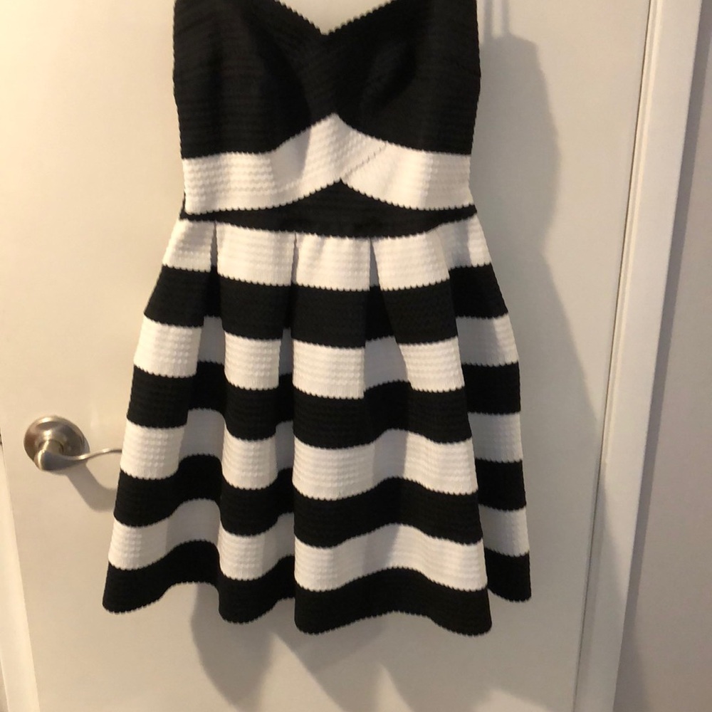 Super cute juniors strapless dress